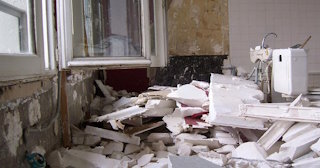 Демонтаж хрущевки в Кинели - удаление старых полов и стен по выгодной цене от 1741 рублей.